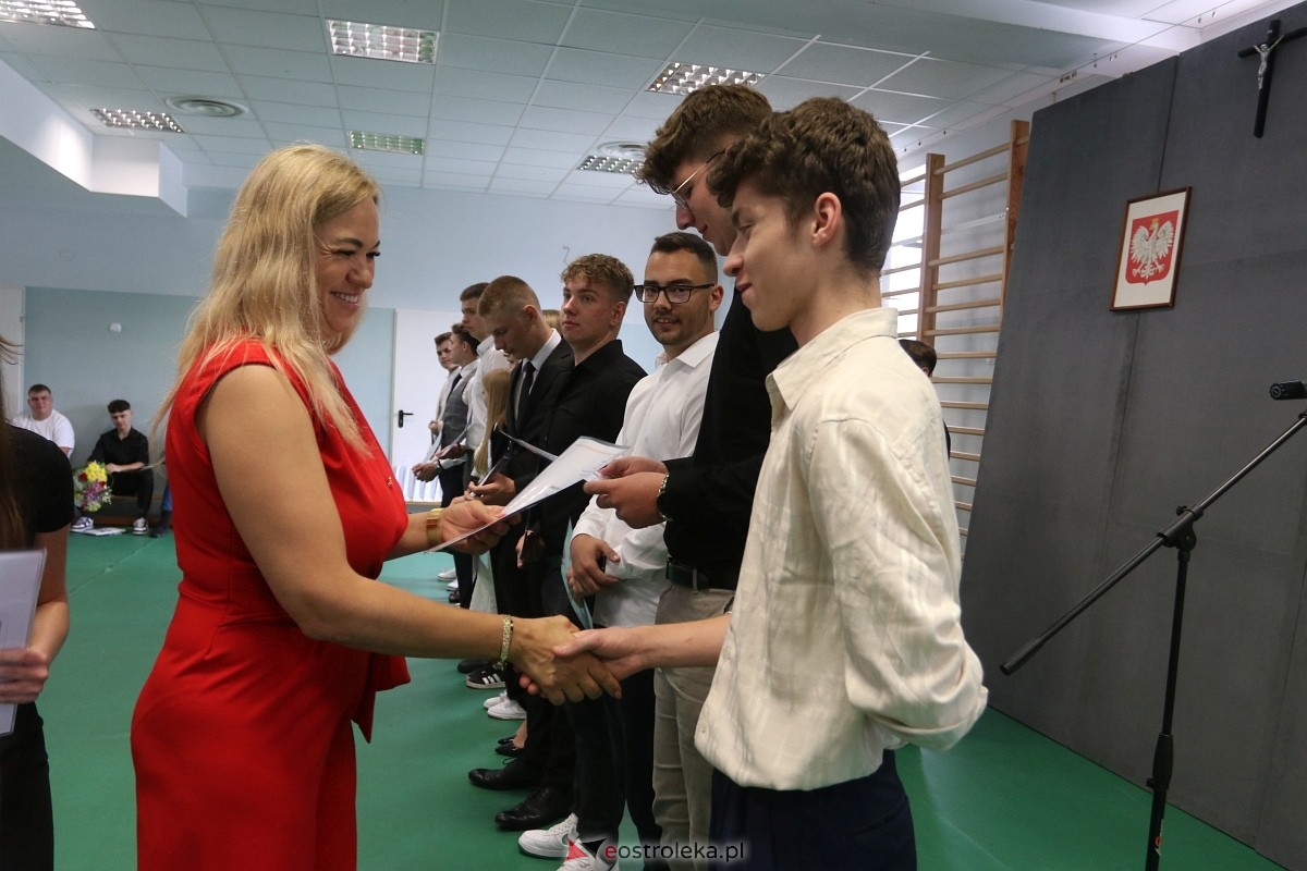 Zakończenie roku szkolnego w ZSZ 1 w Ostrołęce [27.06.2025] - zdjęcie #79 - eOstroleka.pl