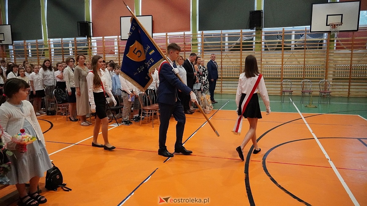 Zakończenie roku szkolnego w Szkole Podstawowej nr 5 im. Zofii Niedziałkowskiej w Ostrołęce [27.06.2025] - zdjęcie #240 - eOstroleka.pl