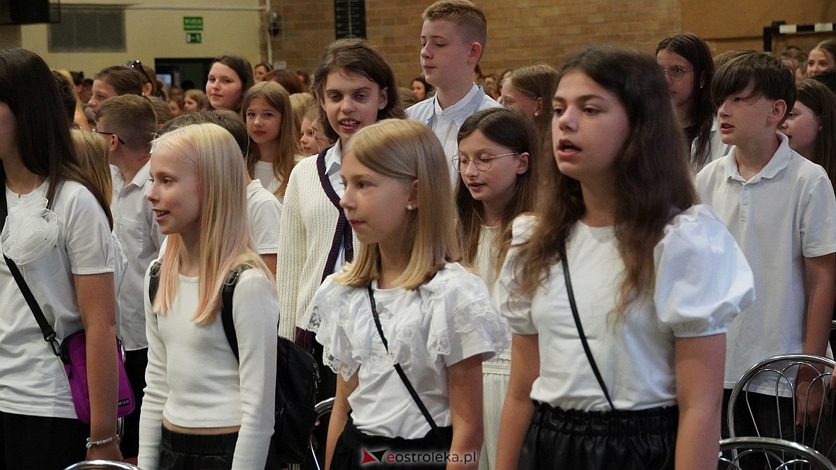 Zakończenie roku szkolnego w Szkole Podstawowej nr 5 im. Zofii Niedziałkowskiej w Ostrołęce [27.06.2025] - zdjęcie #235 - eOstroleka.pl