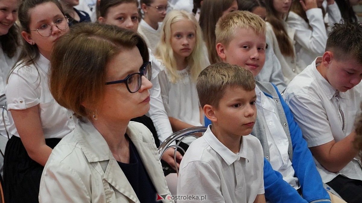 Zakończenie roku szkolnego w Szkole Podstawowej nr 5 im. Zofii Niedziałkowskiej w Ostrołęce [27.06.2025] - zdjęcie #211 - eOstroleka.pl