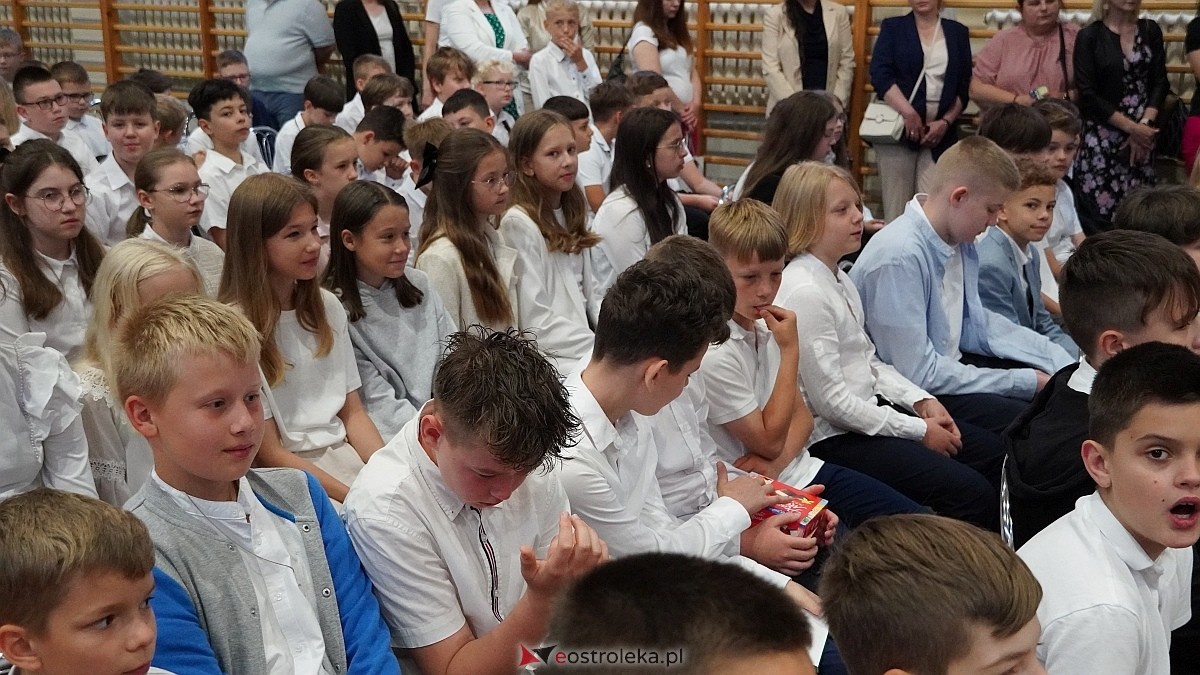Zakończenie roku szkolnego w Szkole Podstawowej nr 5 im. Zofii Niedziałkowskiej w Ostrołęce [27.06.2025] - zdjęcie #207 - eOstroleka.pl