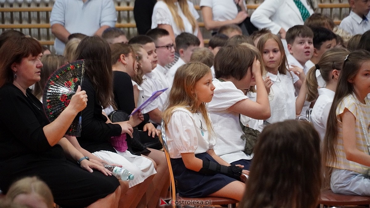 Zakończenie roku szkolnego w Szkole Podstawowej nr 5 im. Zofii Niedziałkowskiej w Ostrołęce [27.06.2025] - zdjęcie #132 - eOstroleka.pl