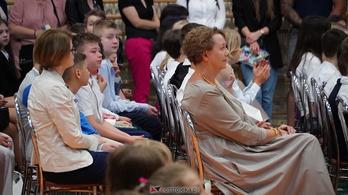 Zakończenie roku szkolnego w Szkole Podstawowej nr 5 im. Zofii Niedziałkowskiej w Ostrołęce [27.06.2025] - zdjęcie #124 - eOstroleka.pl