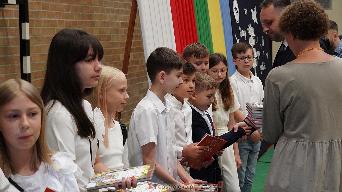 Zakończenie roku szkolnego w Szkole Podstawowej nr 5 im. Zofii Niedziałkowskiej w Ostrołęce [27.06.2025] - zdjęcie #202 - eOstroleka.pl