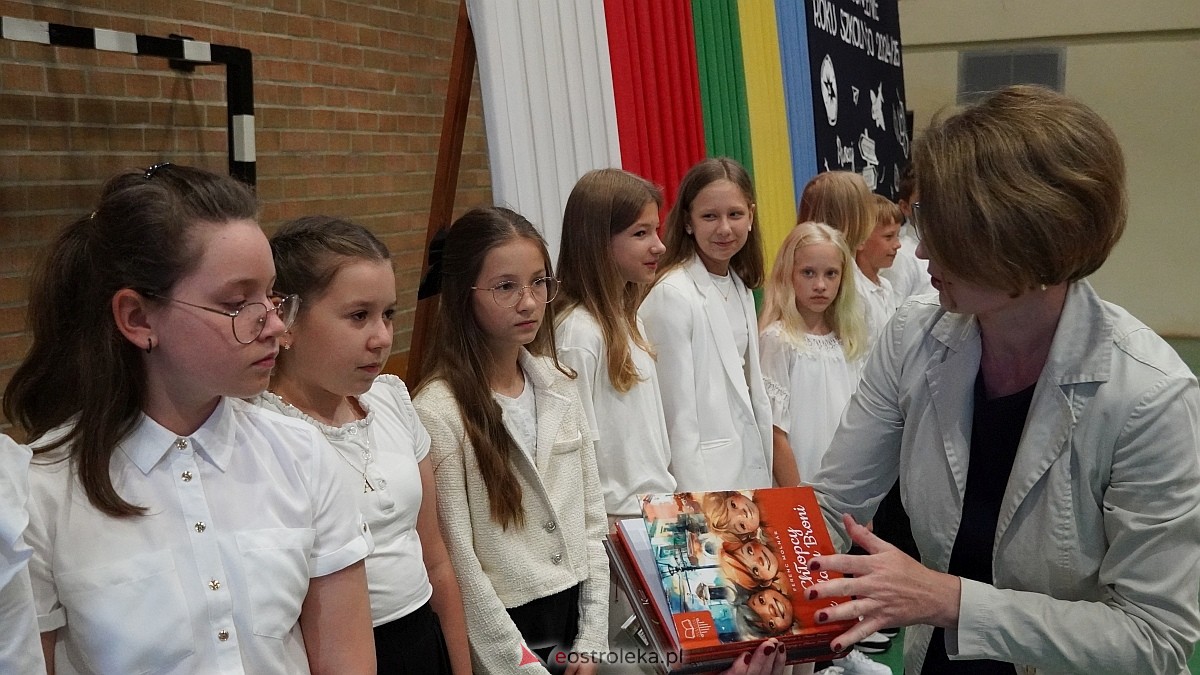 Zakończenie roku szkolnego w Szkole Podstawowej nr 5 im. Zofii Niedziałkowskiej w Ostrołęce [27.06.2025] - zdjęcie #164 - eOstroleka.pl