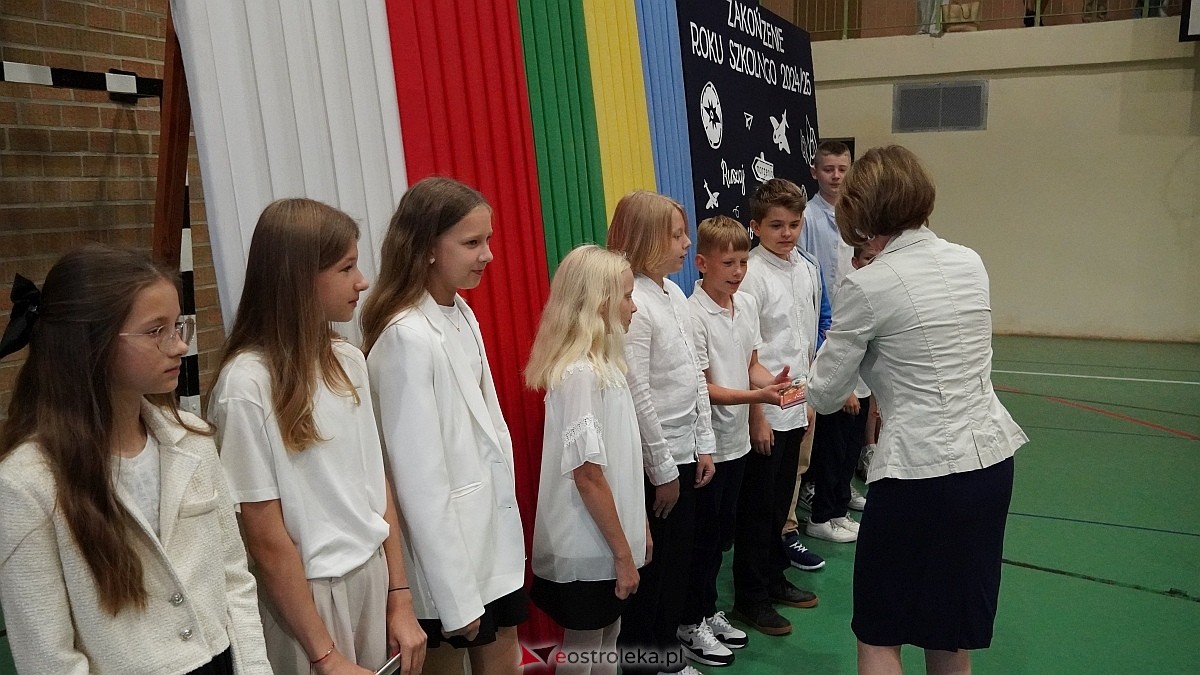 Zakończenie roku szkolnego w Szkole Podstawowej nr 5 im. Zofii Niedziałkowskiej w Ostrołęce [27.06.2025] - zdjęcie #158 - eOstroleka.pl
