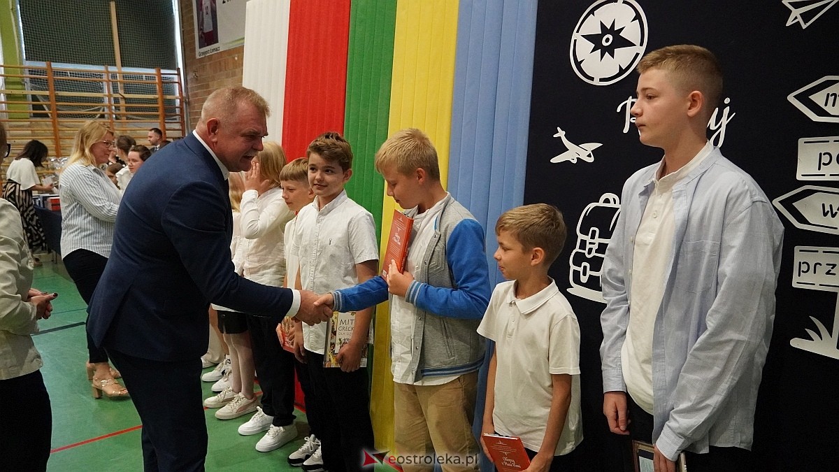 Zakończenie roku szkolnego w Szkole Podstawowej nr 5 im. Zofii Niedziałkowskiej w Ostrołęce [27.06.2025] - zdjęcie #129 - eOstroleka.pl