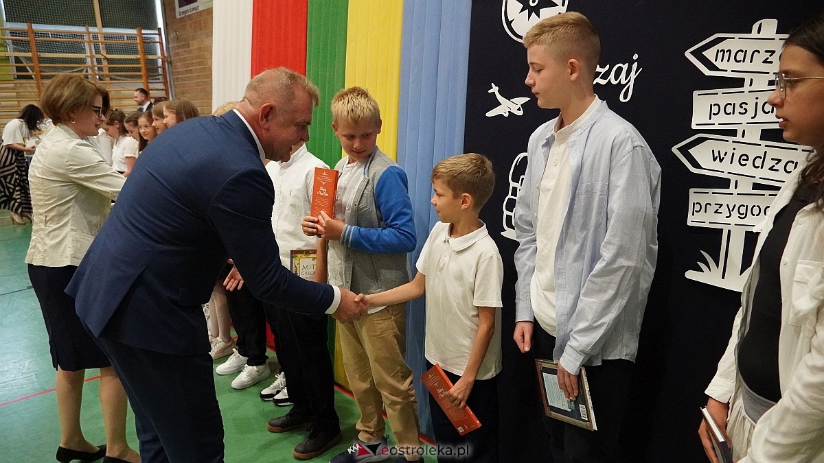 Zakończenie roku szkolnego w Szkole Podstawowej nr 5 im. Zofii Niedziałkowskiej w Ostrołęce [27.06.2025] - zdjęcie #125 - eOstroleka.pl