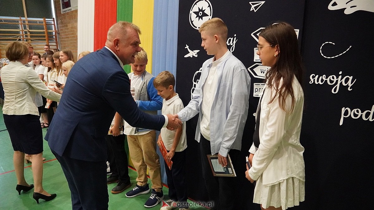 Zakończenie roku szkolnego w Szkole Podstawowej nr 5 im. Zofii Niedziałkowskiej w Ostrołęce [27.06.2025] - zdjęcie #121 - eOstroleka.pl