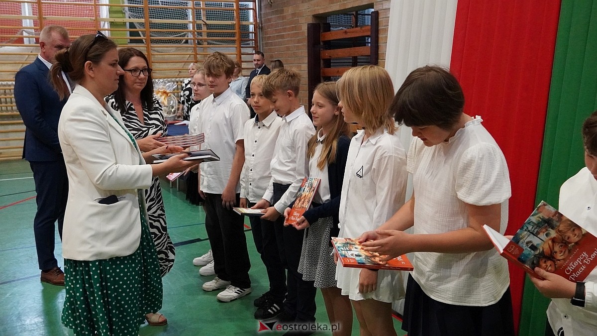 Zakończenie roku szkolnego w Szkole Podstawowej nr 5 im. Zofii Niedziałkowskiej w Ostrołęce [27.06.2025] - zdjęcie #78 - eOstroleka.pl