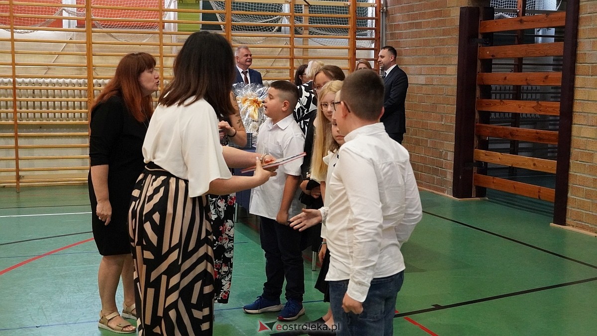 Zakończenie roku szkolnego w Szkole Podstawowej nr 5 im. Zofii Niedziałkowskiej w Ostrołęce [27.06.2025] - zdjęcie #63 - eOstroleka.pl