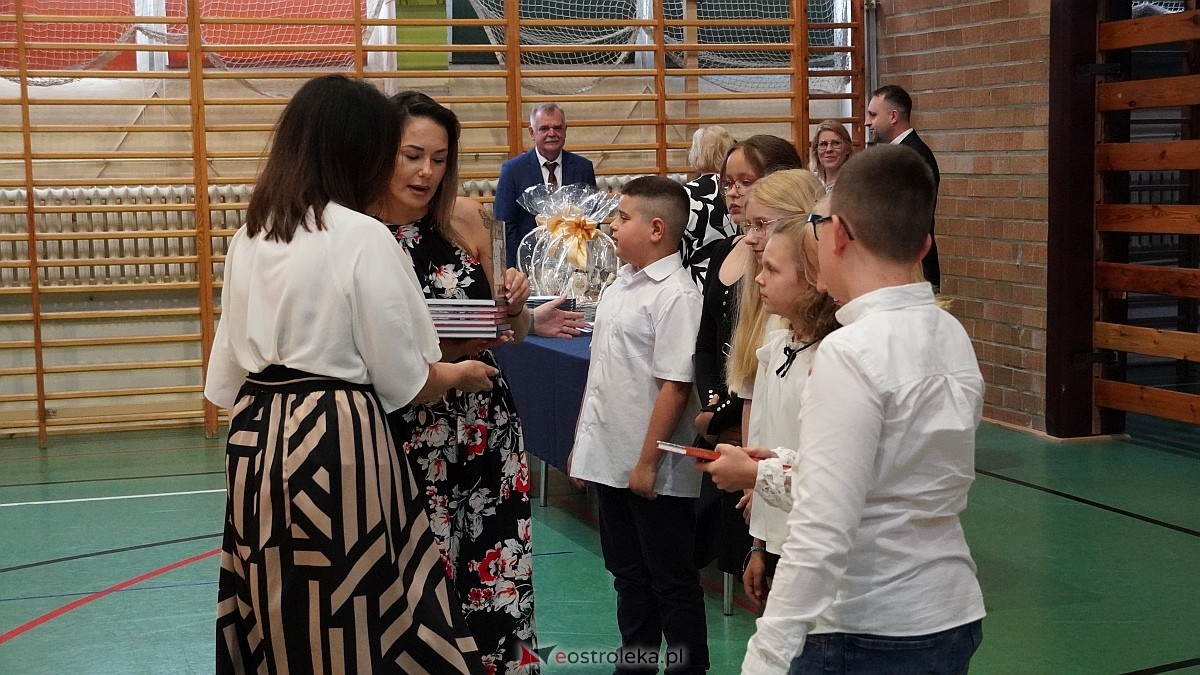 Zakończenie roku szkolnego w Szkole Podstawowej nr 5 im. Zofii Niedziałkowskiej w Ostrołęce [27.06.2025] - zdjęcie #60 - eOstroleka.pl
