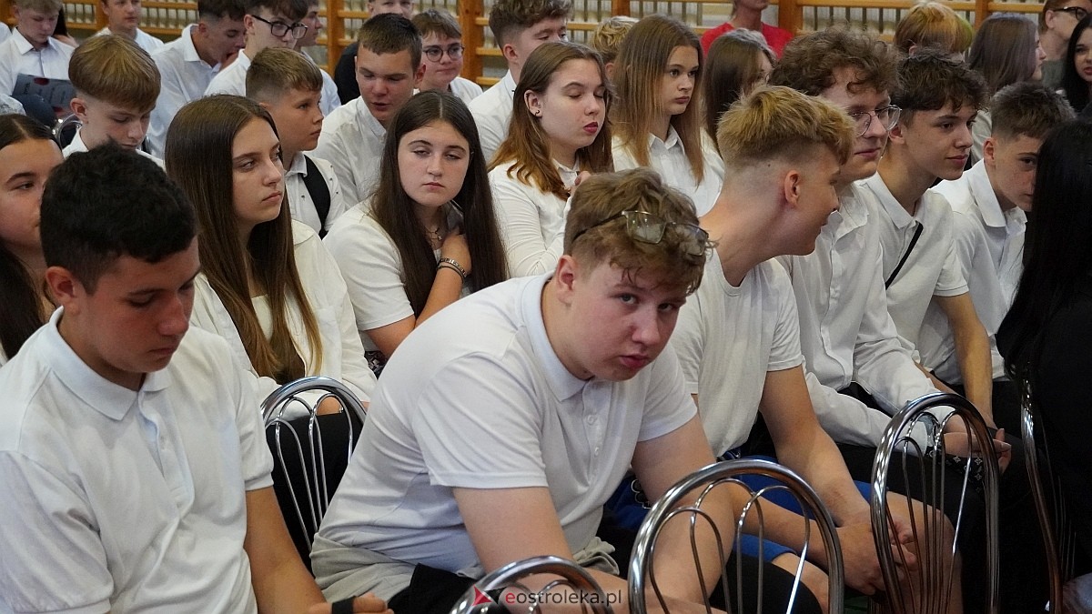 Zakończenie roku szkolnego w Szkole Podstawowej nr 5 im. Zofii Niedziałkowskiej w Ostrołęce [27.06.2025] - zdjęcie #98 - eOstroleka.pl