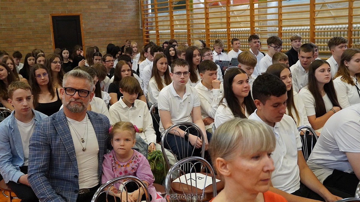 Zakończenie roku szkolnego w Szkole Podstawowej nr 5 im. Zofii Niedziałkowskiej w Ostrołęce [27.06.2025] - zdjęcie #94 - eOstroleka.pl