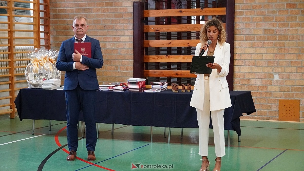 Zakończenie roku szkolnego w Szkole Podstawowej nr 5 im. Zofii Niedziałkowskiej w Ostrołęce [27.06.2025] - zdjęcie #85 - eOstroleka.pl