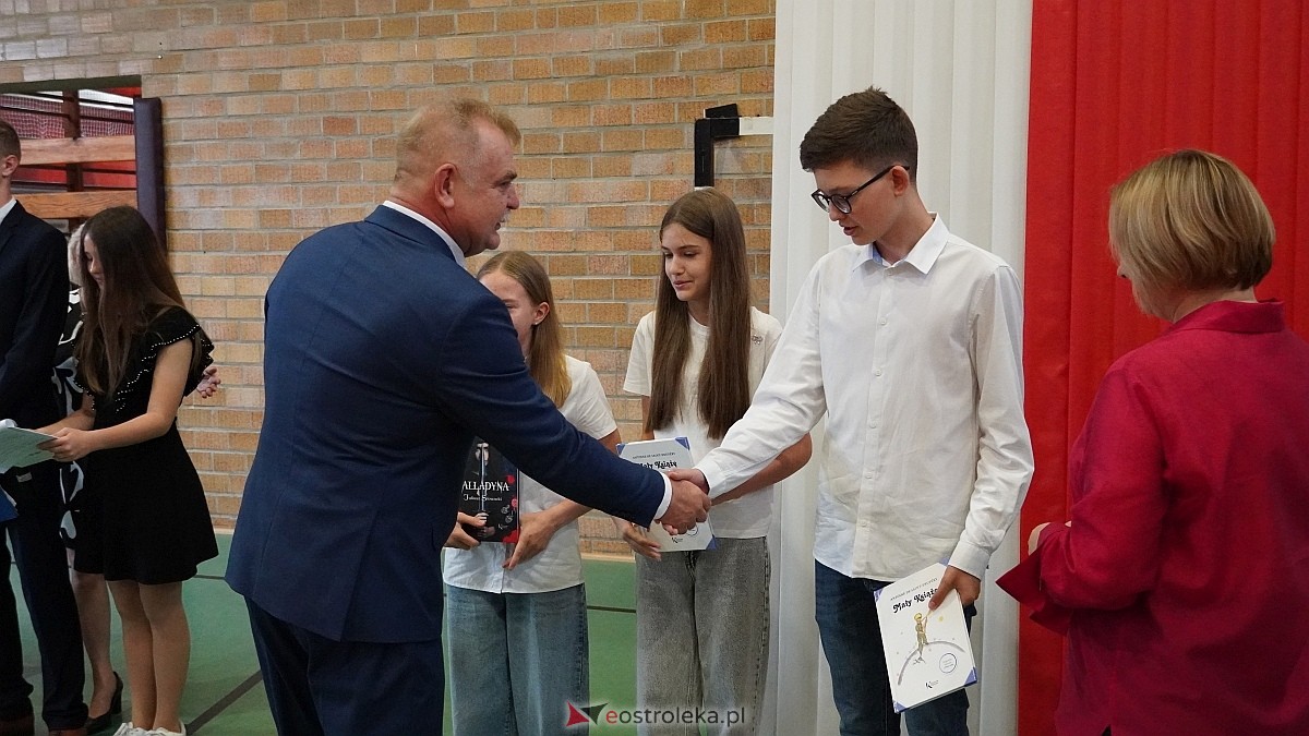 Zakończenie roku szkolnego w Szkole Podstawowej nr 5 im. Zofii Niedziałkowskiej w Ostrołęce [27.06.2025] - zdjęcie #40 - eOstroleka.pl