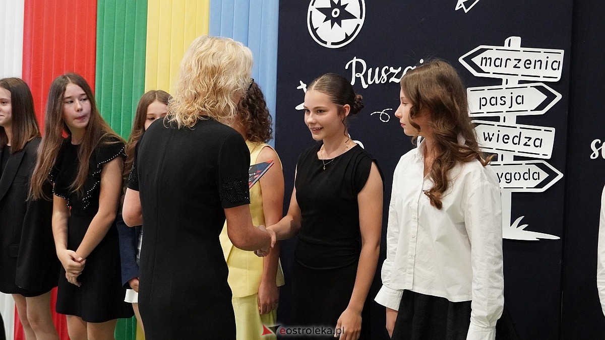 Zakończenie roku szkolnego w Szkole Podstawowej nr 5 im. Zofii Niedziałkowskiej w Ostrołęce [27.06.2025] - zdjęcie #38 - eOstroleka.pl