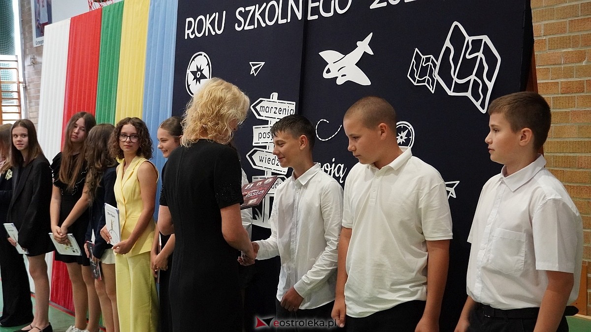Zakończenie roku szkolnego w Szkole Podstawowej nr 5 im. Zofii Niedziałkowskiej w Ostrołęce [27.06.2025] - zdjęcie #28 - eOstroleka.pl