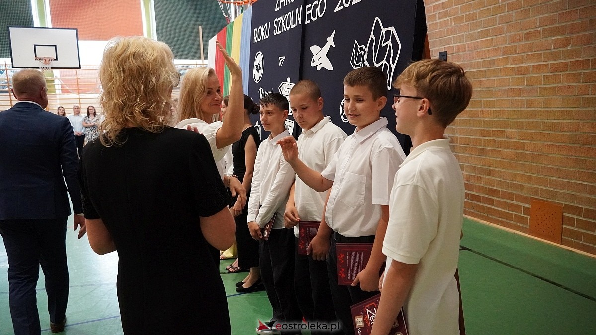 Zakończenie roku szkolnego w Szkole Podstawowej nr 5 im. Zofii Niedziałkowskiej w Ostrołęce [27.06.2025] - zdjęcie #20 - eOstroleka.pl