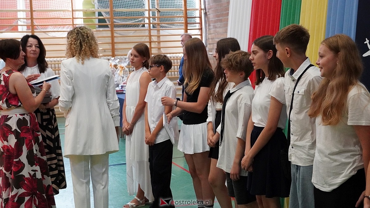Zakończenie roku szkolnego w Szkole Podstawowej nr 5 im. Zofii Niedziałkowskiej w Ostrołęce [27.06.2025] - zdjęcie #11 - eOstroleka.pl
