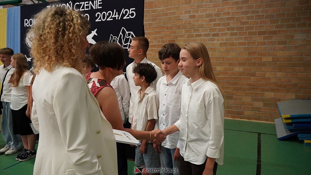 Zakończenie roku szkolnego w Szkole Podstawowej nr 5 im. Zofii Niedziałkowskiej w Ostrołęce [27.06.2025] - zdjęcie #9 - eOstroleka.pl