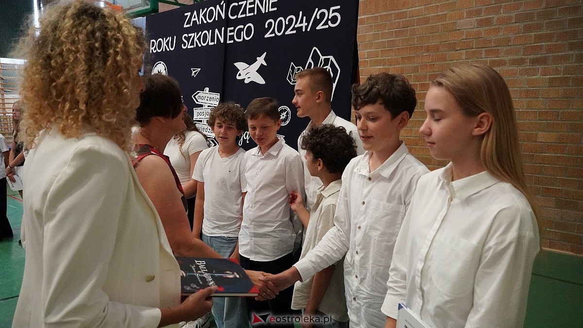 Zakończenie roku szkolnego w Szkole Podstawowej nr 5 im. Zofii Niedziałkowskiej w Ostrołęce [27.06.2025] - zdjęcie #7 - eOstroleka.pl
