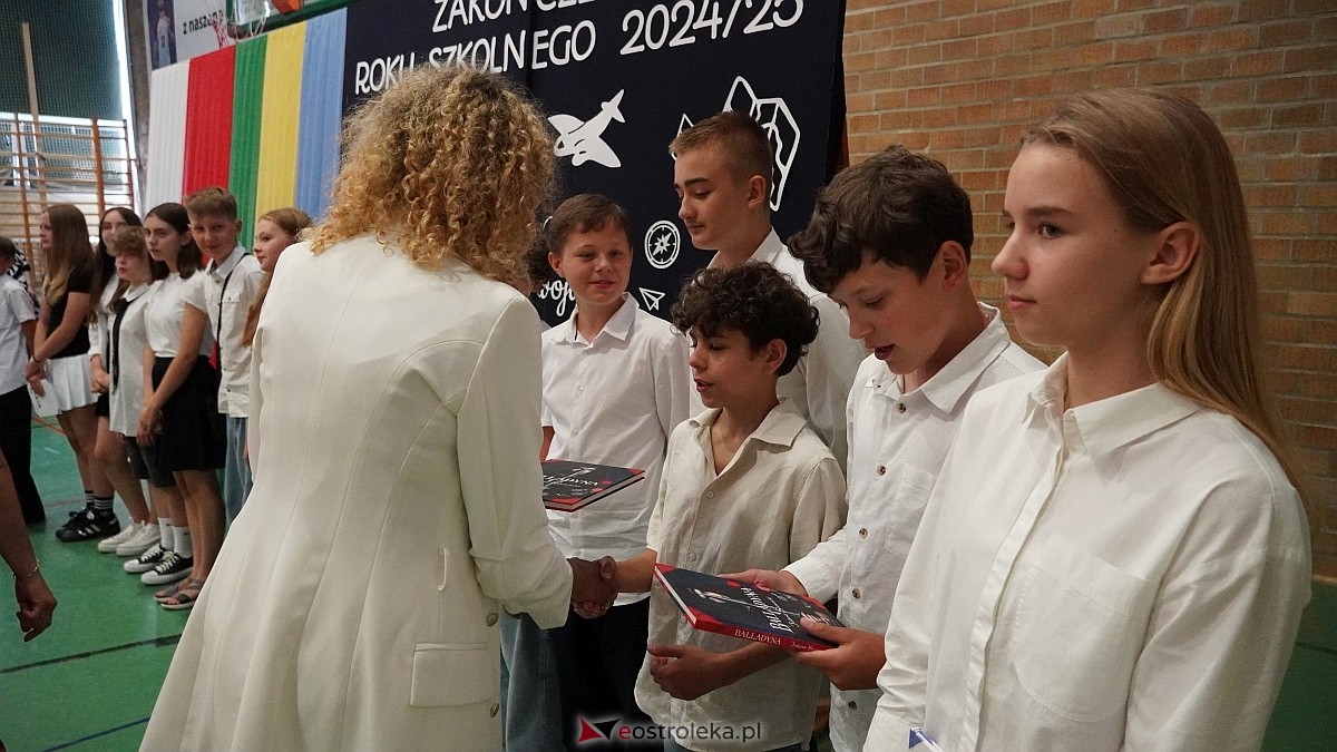 Zakończenie roku szkolnego w Szkole Podstawowej nr 5 im. Zofii Niedziałkowskiej w Ostrołęce [27.06.2025] - zdjęcie #3 - eOstroleka.pl