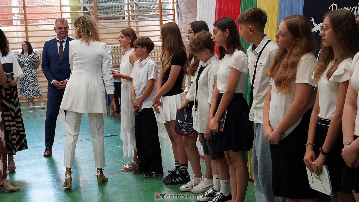 Zakończenie roku szkolnego w Szkole Podstawowej nr 5 im. Zofii Niedziałkowskiej w Ostrołęce [27.06.2025] - zdjęcie #139 - eOstroleka.pl