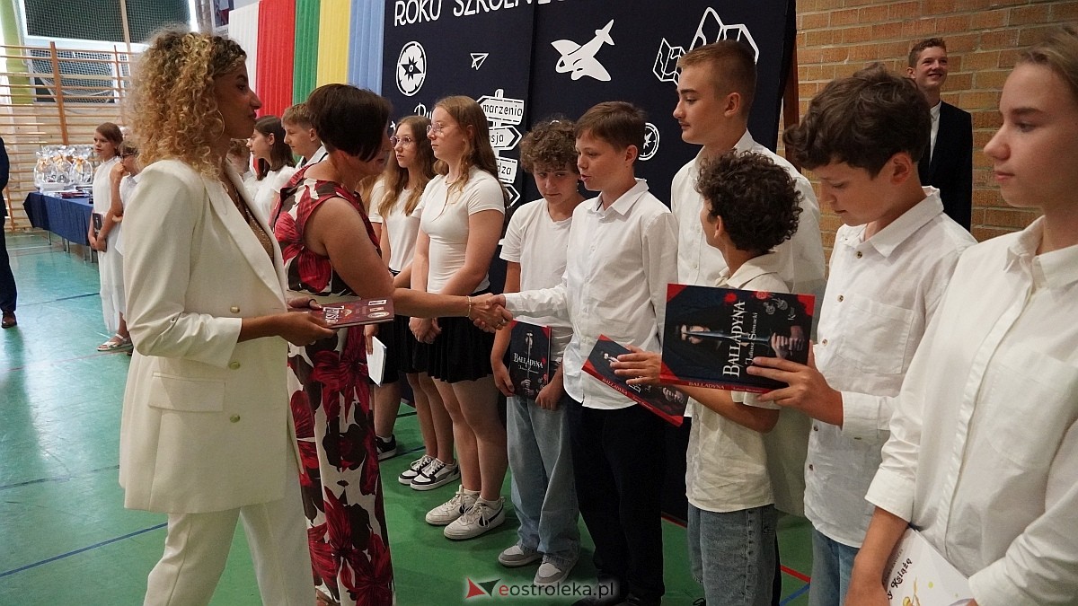 Zakończenie roku szkolnego w Szkole Podstawowej nr 5 im. Zofii Niedziałkowskiej w Ostrołęce [27.06.2025] - zdjęcie #123 - eOstroleka.pl
