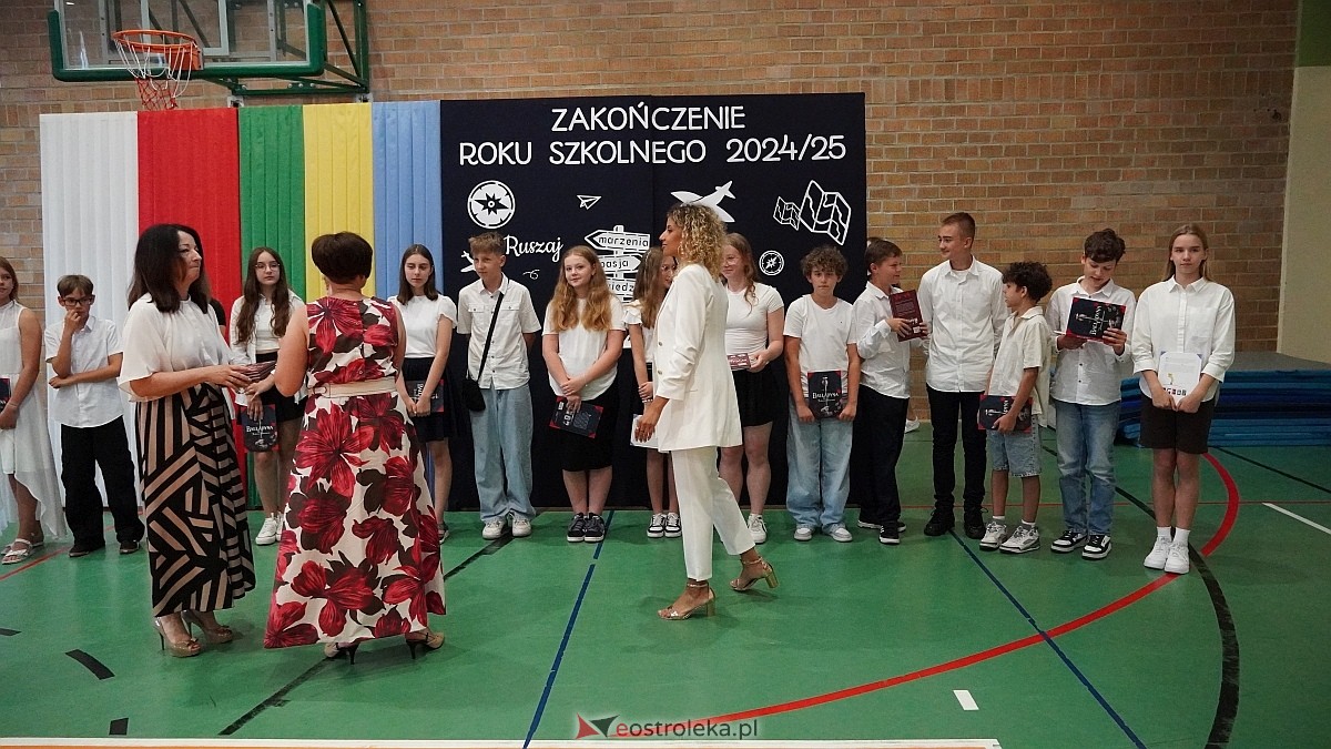 Zakończenie roku szkolnego w Szkole Podstawowej nr 5 im. Zofii Niedziałkowskiej w Ostrołęce [27.06.2025] - zdjęcie #115 - eOstroleka.pl