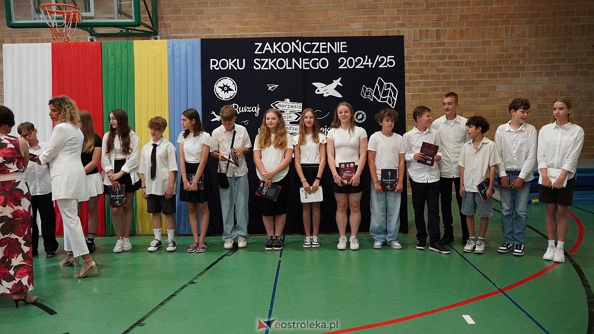 Zakończenie roku szkolnego w Szkole Podstawowej nr 5 im. Zofii Niedziałkowskiej w Ostrołęce [27.06.2025] - zdjęcie #107 - eOstroleka.pl