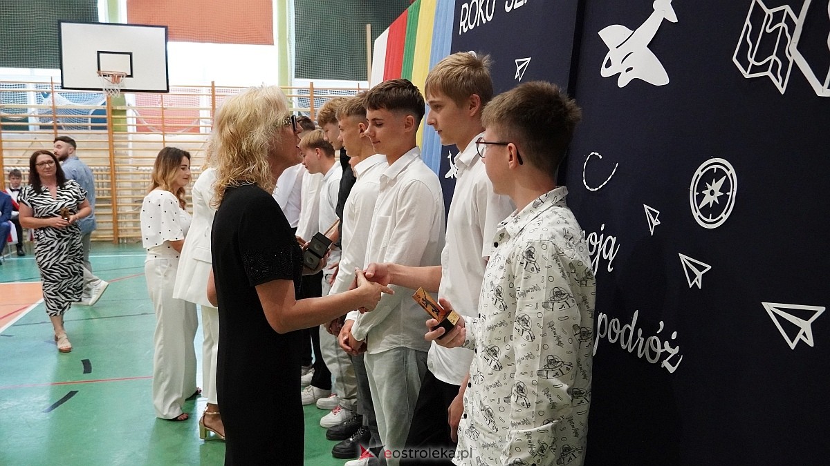 Zakończenie roku szkolnego w Szkole Podstawowej nr 5 im. Zofii Niedziałkowskiej w Ostrołęce [27.06.2025] - zdjęcie #33 - eOstroleka.pl
