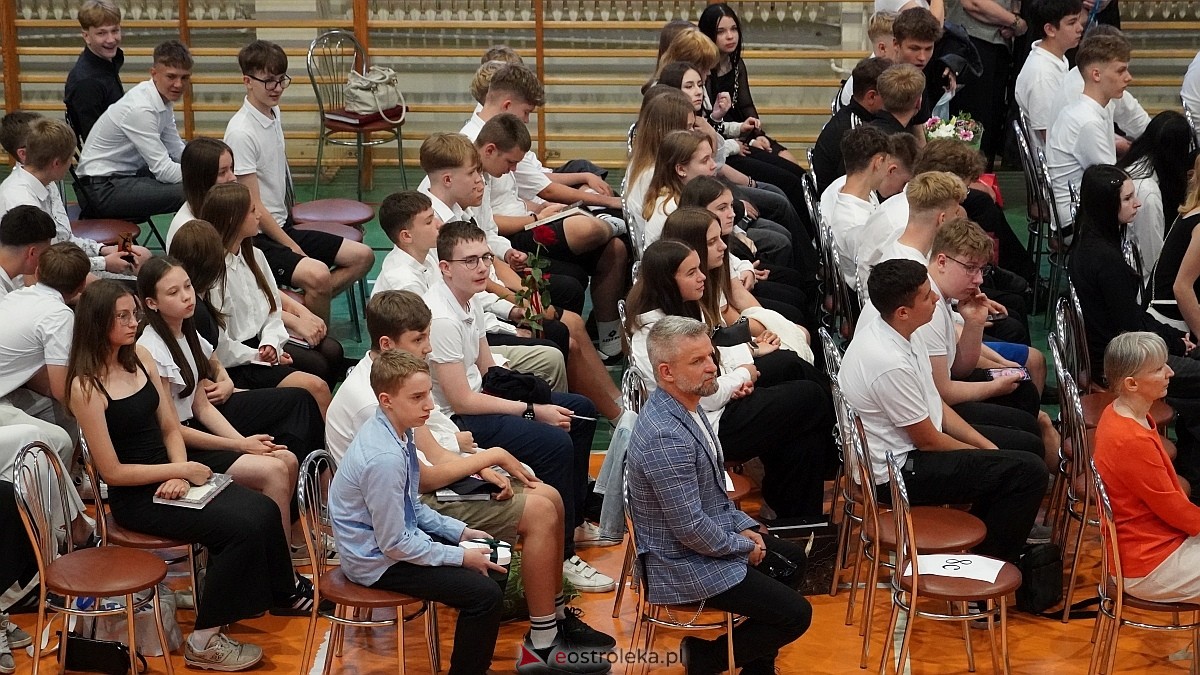 Zakończenie roku szkolnego w Szkole Podstawowej nr 5 im. Zofii Niedziałkowskiej w Ostrołęce [27.06.2025] - zdjęcie #13 - eOstroleka.pl