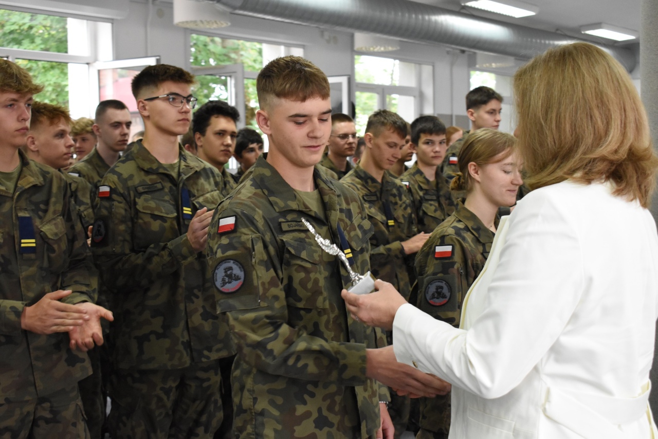 Zakończenie roku szkolnego w ZSZ Nr 2 w Ostrołęce [27.06.2025] - zdjęcie #17 - eOstroleka.pl