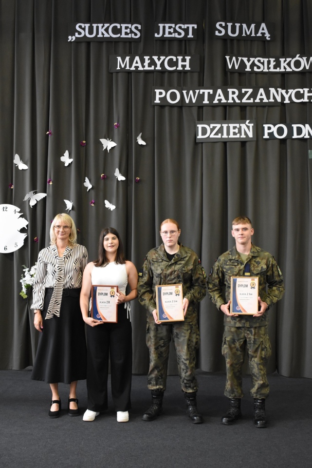 Zakończenie roku szkolnego w ZSZ Nr 2 w Ostrołęce [27.06.2025] - zdjęcie #14 - eOstroleka.pl