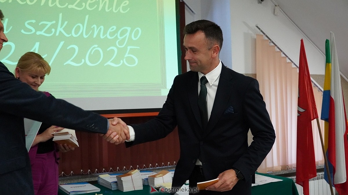 Zakończenie roku szkolnego w CKZiU [27.06.2025] - zdjęcie #86 - eOstroleka.pl