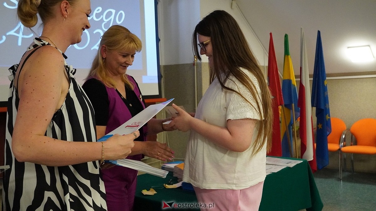 Zakończenie roku szkolnego w CKZiU [27.06.2025] - zdjęcie #57 - eOstroleka.pl