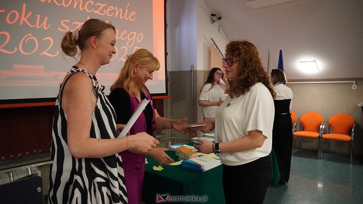 Zakończenie roku szkolnego w CKZiU [27.06.2025] - zdjęcie #53 - eOstroleka.pl