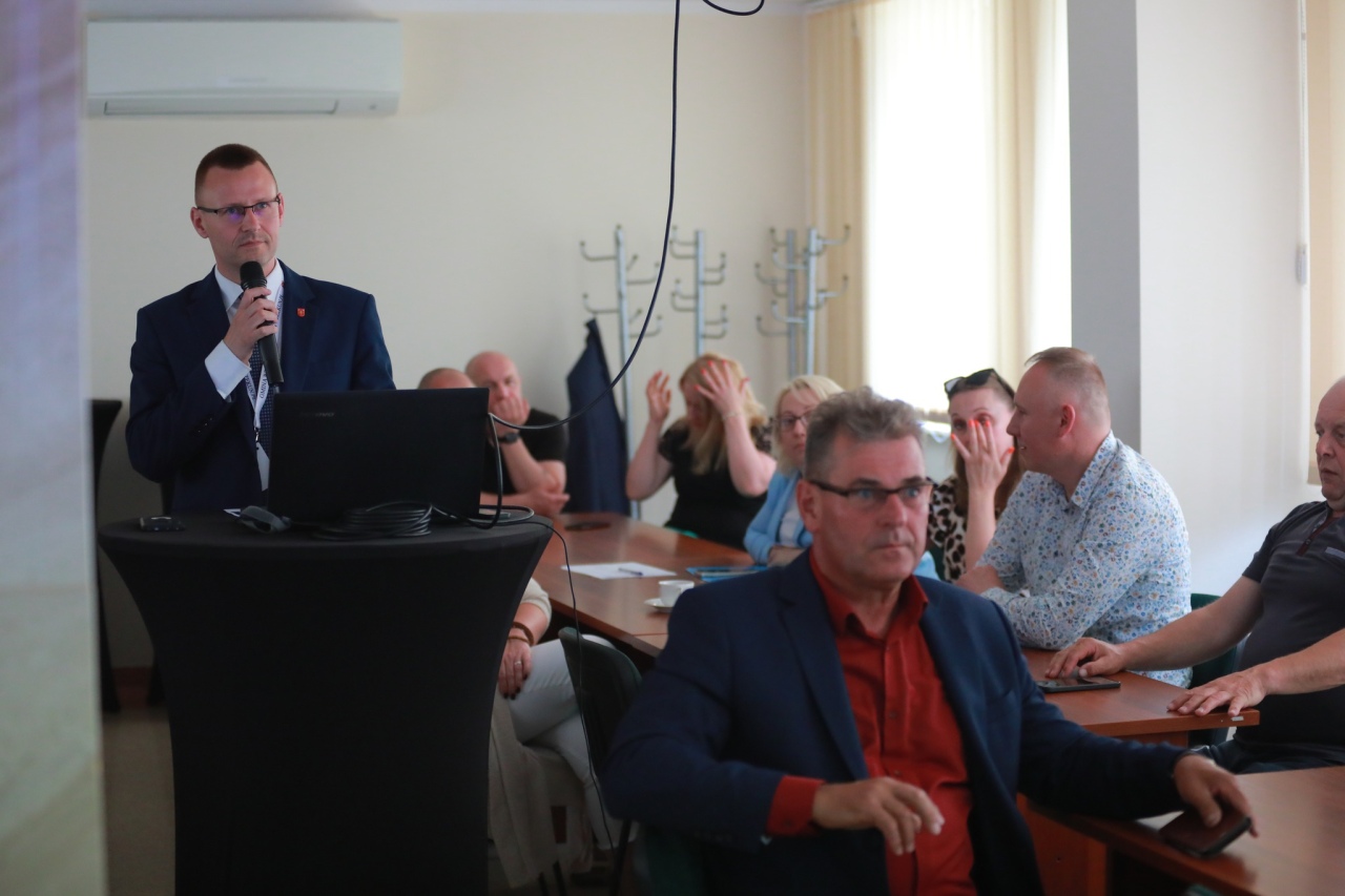 XVIII nadzwyczajna sesja Rady Gminy Rzekuń [27.06.2025] - zdjęcie #9 - eOstroleka.pl