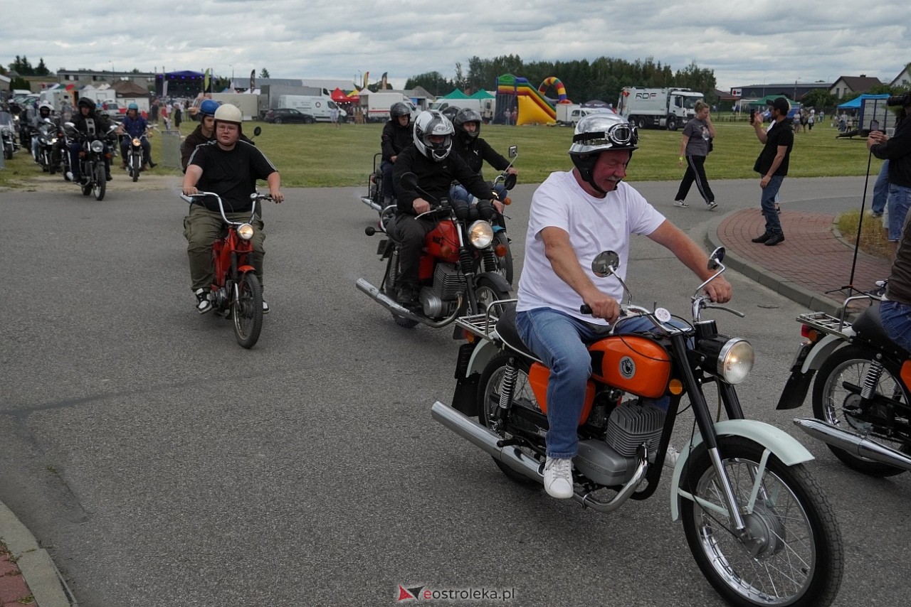 Oldtimer 2025: Parada zabytkowych pojazdów ulicami Rzekunia [29.06.2025] - zdjęcie #126 - eOstroleka.pl