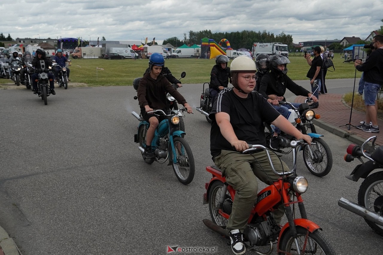 Oldtimer 2025: Parada zabytkowych pojazdów ulicami Rzekunia [29.06.2025] - zdjęcie #124 - eOstroleka.pl