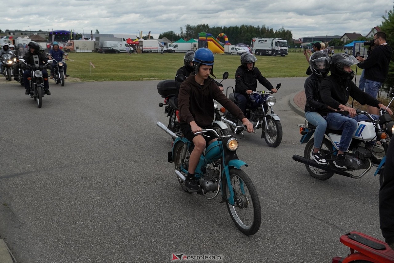 Oldtimer 2025: Parada zabytkowych pojazdów ulicami Rzekunia [29.06.2025] - zdjęcie #123 - eOstroleka.pl