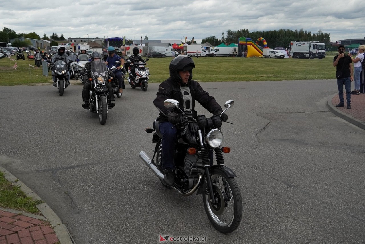 Oldtimer 2025: Parada zabytkowych pojazdów ulicami Rzekunia [29.06.2025] - zdjęcie #122 - eOstroleka.pl