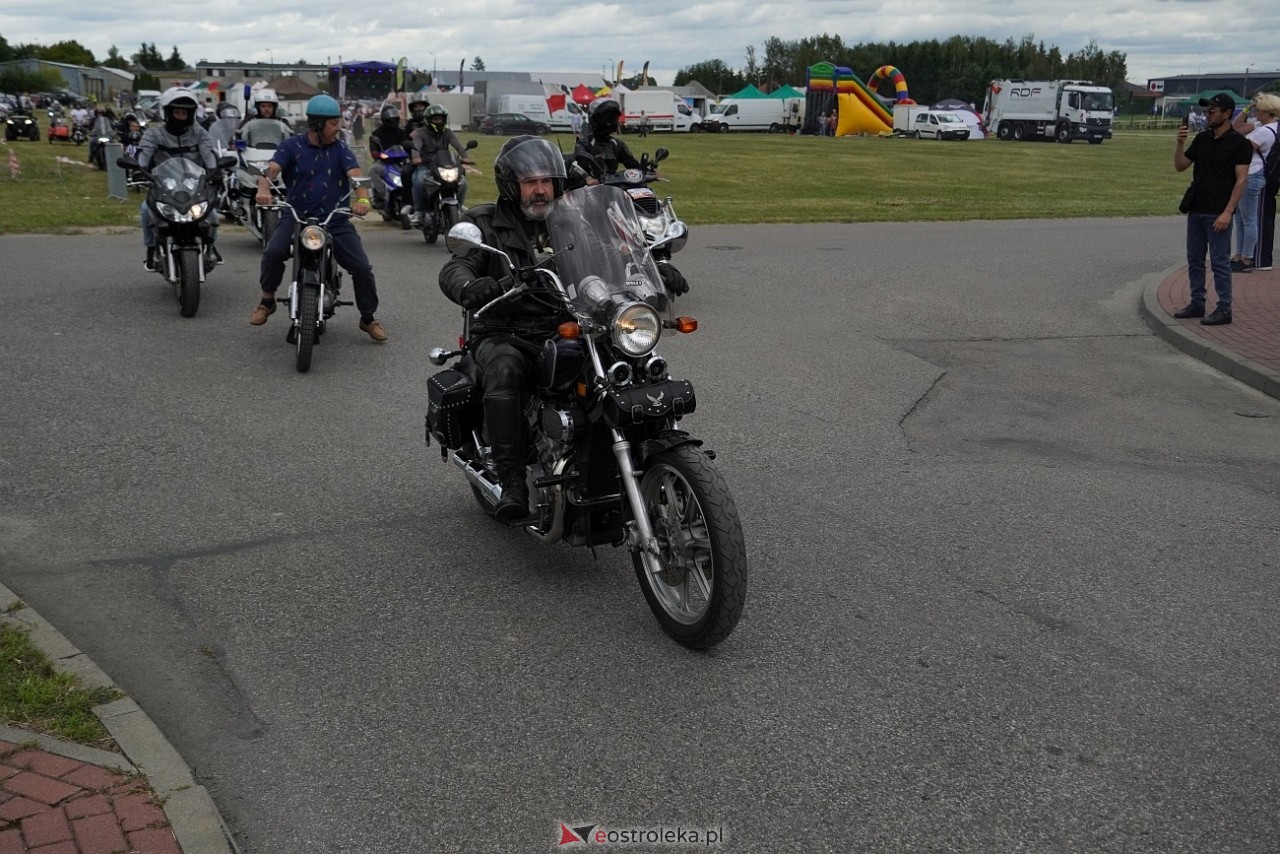 Oldtimer 2025: Parada zabytkowych pojazdów ulicami Rzekunia [29.06.2025] - zdjęcie #121 - eOstroleka.pl