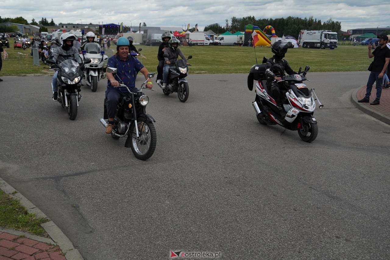 Oldtimer 2025: Parada zabytkowych pojazdów ulicami Rzekunia [29.06.2025] - zdjęcie #120 - eOstroleka.pl