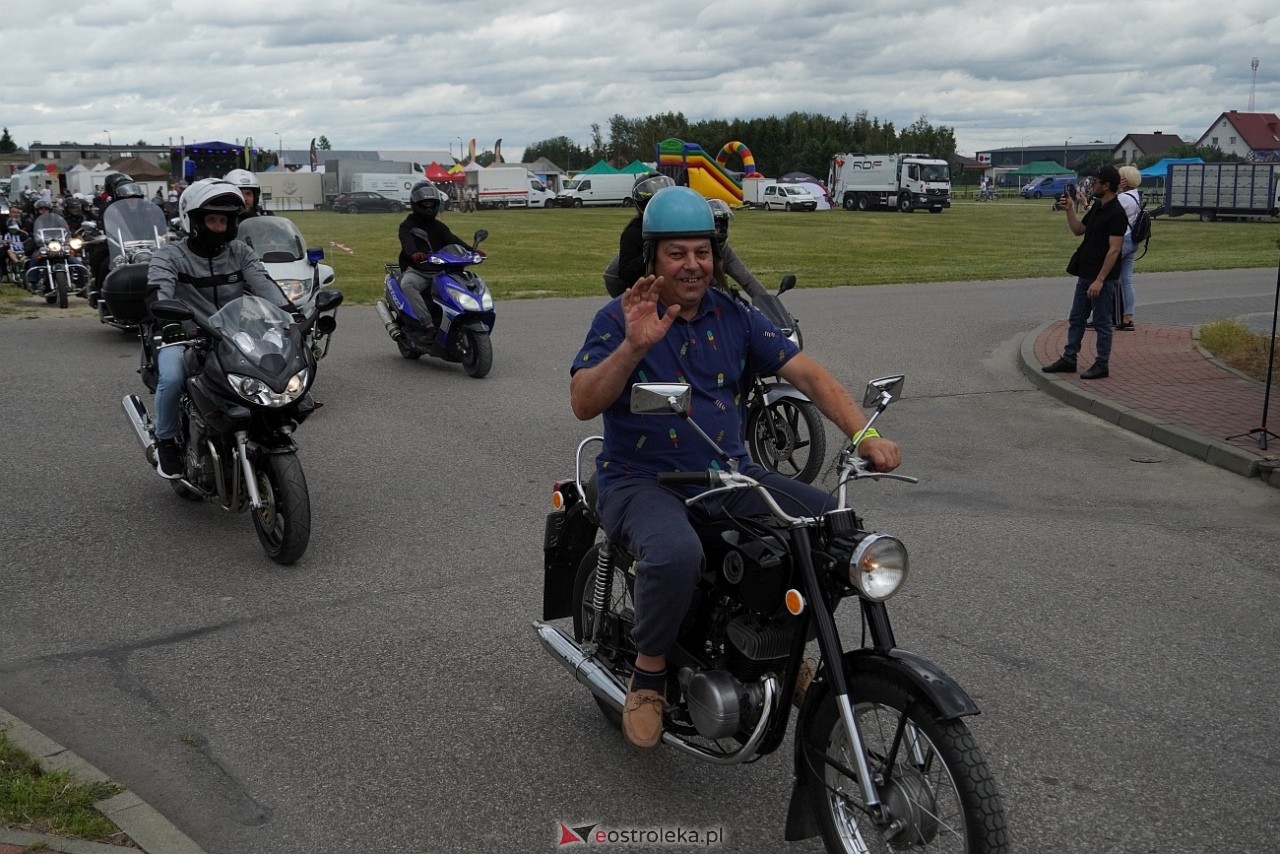 Oldtimer 2025: Parada zabytkowych pojazdów ulicami Rzekunia [29.06.2025] - zdjęcie #119 - eOstroleka.pl