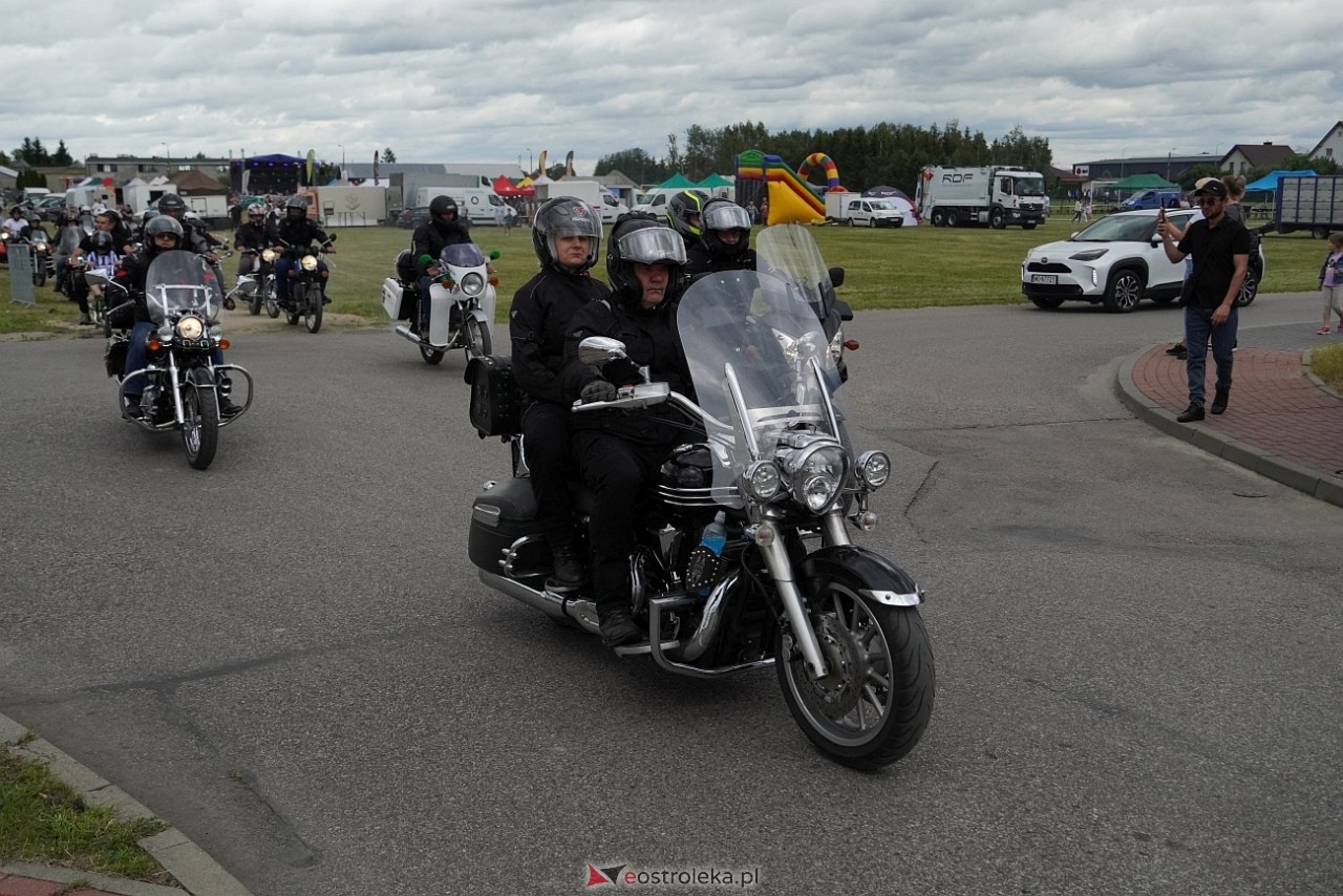 Oldtimer 2025: Parada zabytkowych pojazdów ulicami Rzekunia [29.06.2025] - zdjęcie #116 - eOstroleka.pl