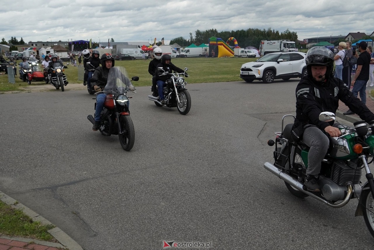 Oldtimer 2025: Parada zabytkowych pojazdów ulicami Rzekunia [29.06.2025] - zdjęcie #110 - eOstroleka.pl