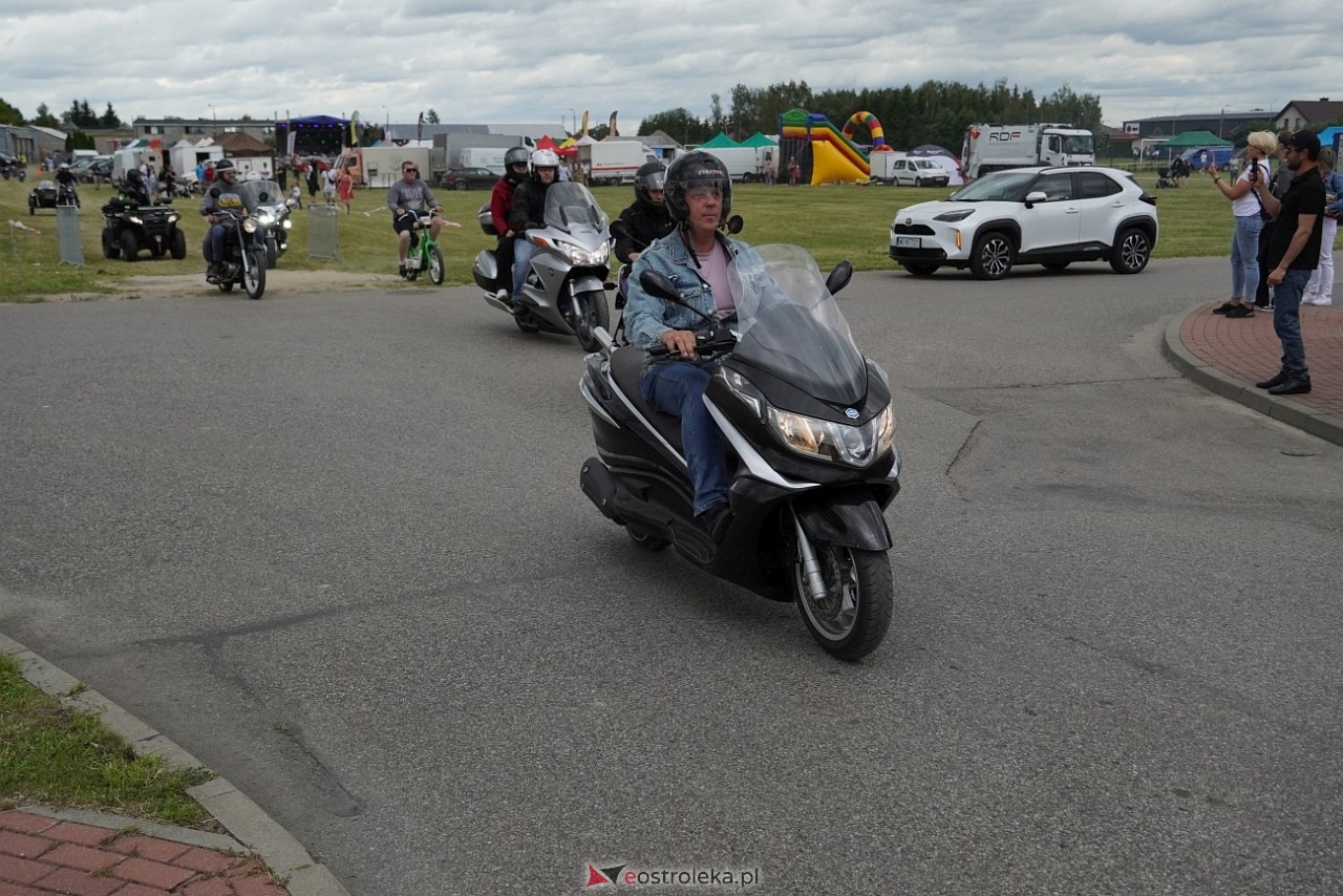 Oldtimer 2025: Parada zabytkowych pojazdów ulicami Rzekunia [29.06.2025] - zdjęcie #106 - eOstroleka.pl