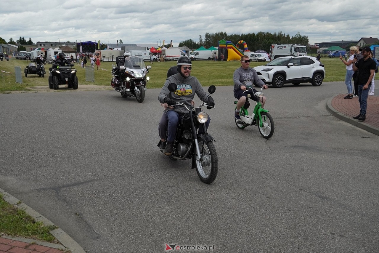 Oldtimer 2025: Parada zabytkowych pojazdów ulicami Rzekunia [29.06.2025] - zdjęcie #103 - eOstroleka.pl